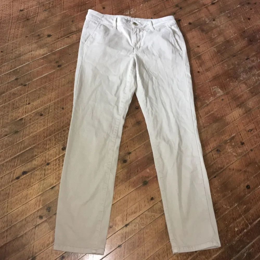 American Eagle skinny 10 short off white jeans